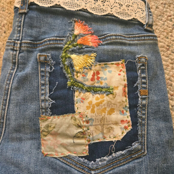 Upcycled Handmade Jean, Denim Cut-off Shorts‎ Embellished floral lace Size 6 AEO - Picture 8 of 8